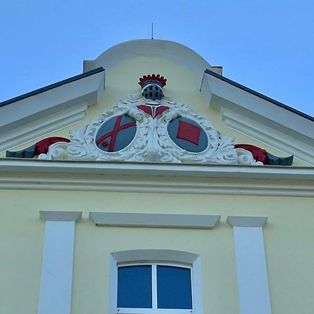 Schloss Schmuggerow Exterior photo
