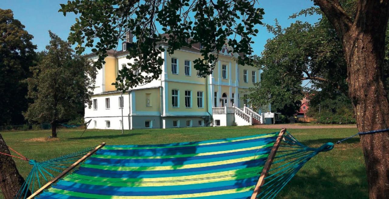 Schloss Schmuggerow Exterior photo