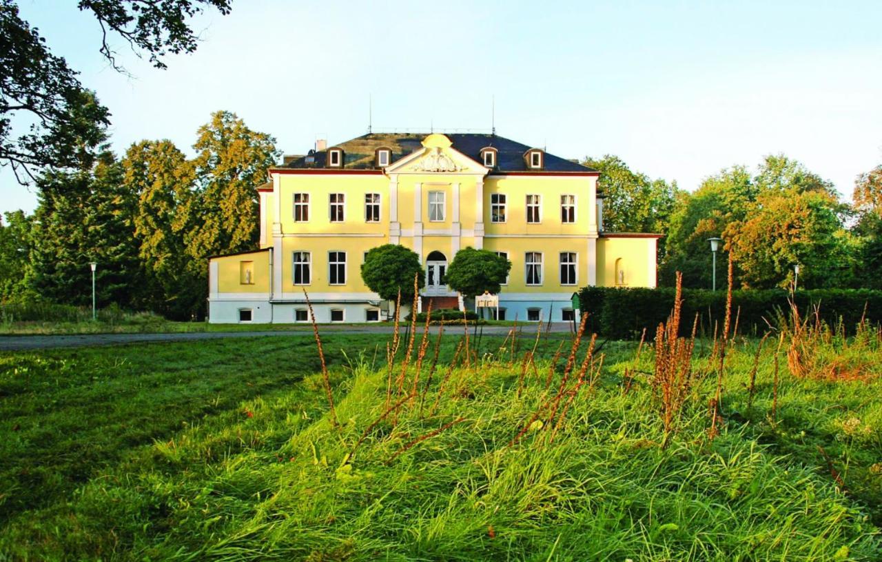 Schloss Schmuggerow Exterior photo