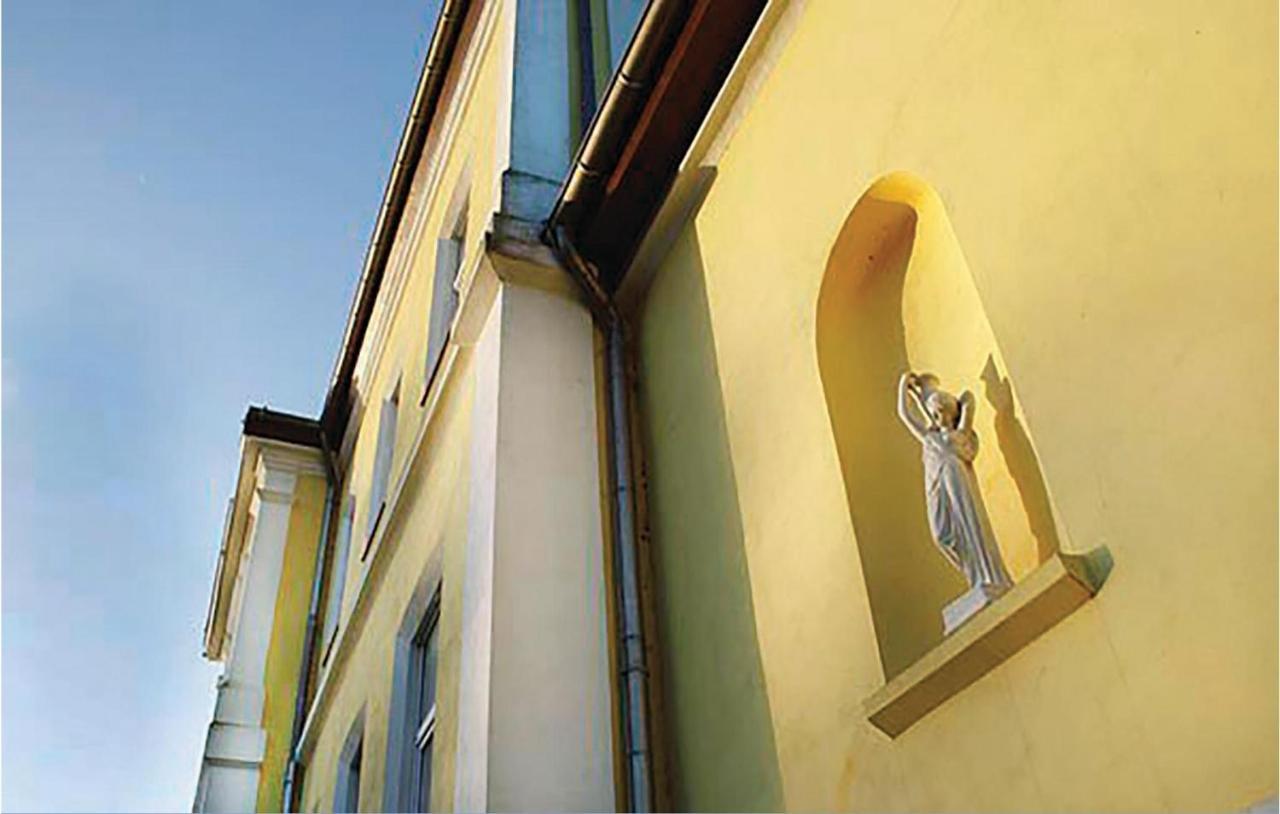 Schloss Schmuggerow Exterior photo