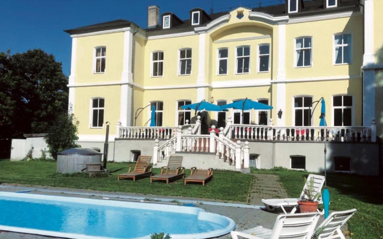 Schloss Schmuggerow Exterior photo