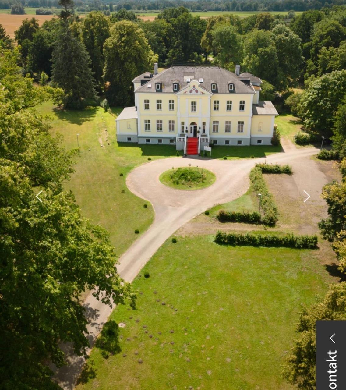 Schloss Schmuggerow Exterior photo